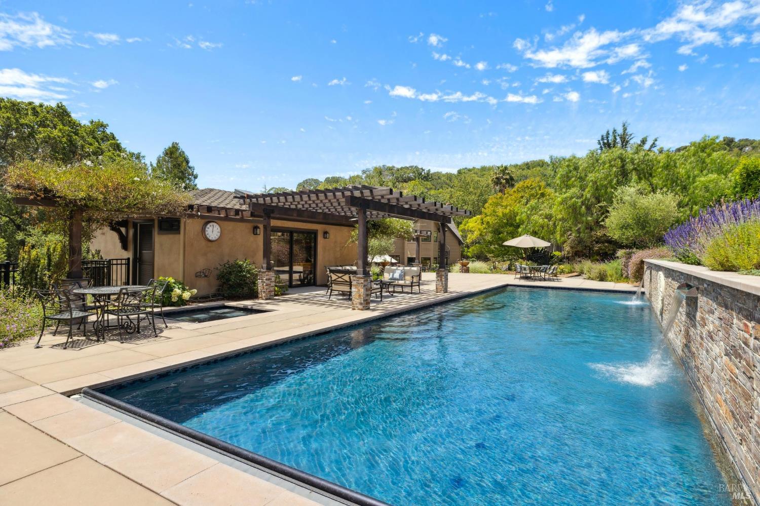 Detail Gallery Image 5 of 77 For 172 Pacheco Ave, Novato,  CA 94947 - 6 Beds | 6/1 Baths