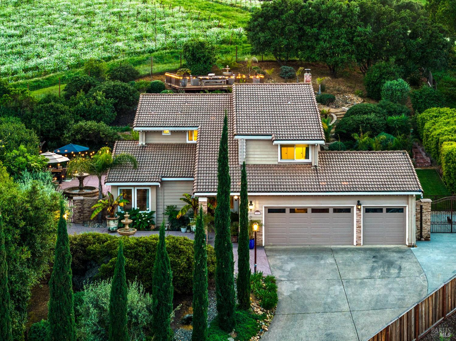 Detail Gallery Image 2 of 78 For 3207 Swiss Ct, Napa,  CA 94558 - 4 Beds | 2/1 Baths