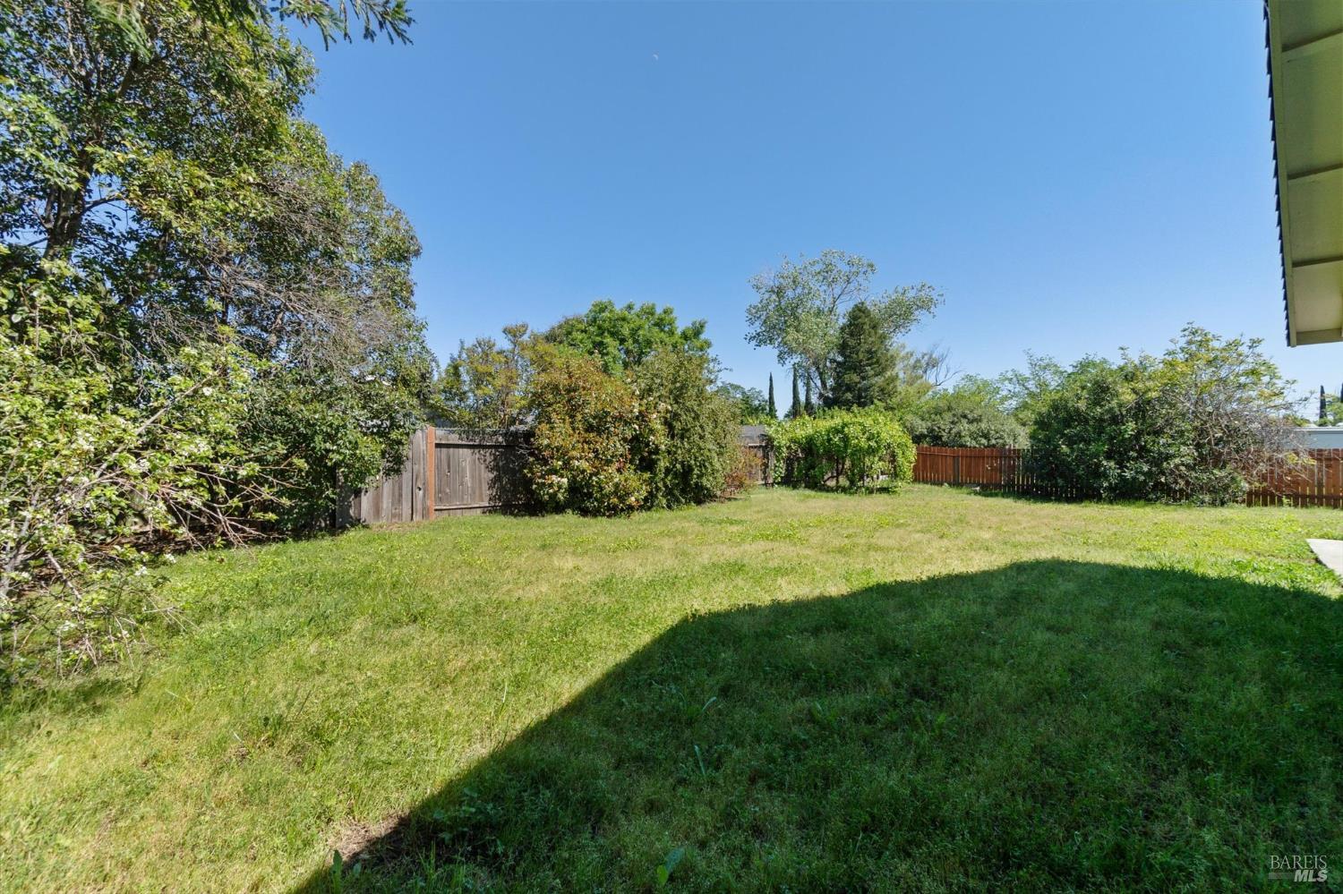 Detail Gallery Image 36 of 66 For 244 Woodhill Dr, Redding,  CA 96003 - 3 Beds | 2 Baths