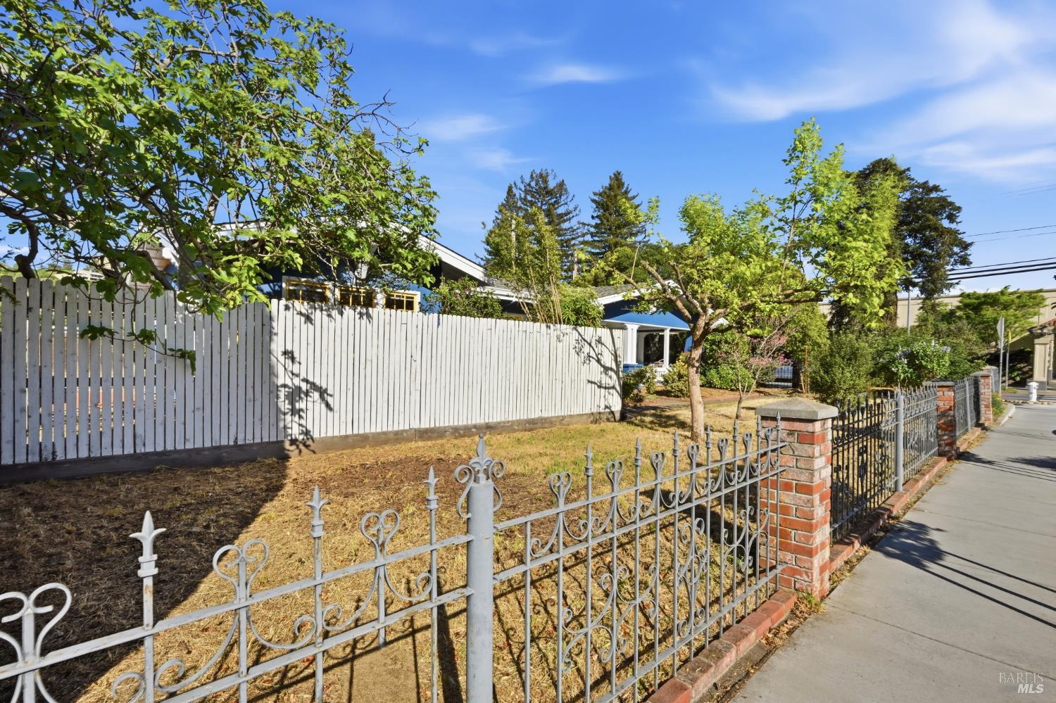 Detail Gallery Image 23 of 38 For 2001 Rogers Way, Santa Rosa,  CA 95404 - 3 Beds | 1/1 Baths