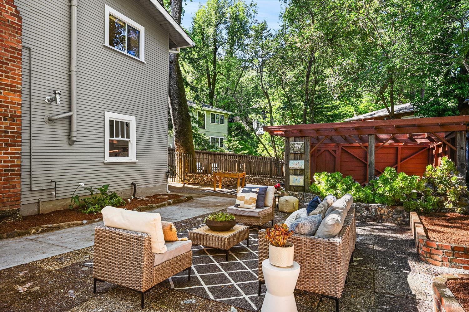 Detail Gallery Image 48 of 62 For 241 Floribel Ave, San Anselmo,  CA 94960 - 3 Beds | 2 Baths