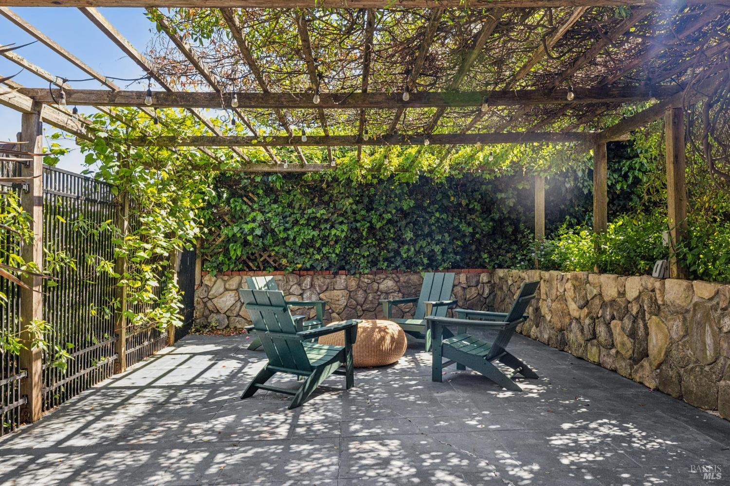 Detail Gallery Image 15 of 93 For 47 Main Dr, San Rafael,  CA 94901 - 4 Beds | 5 Baths