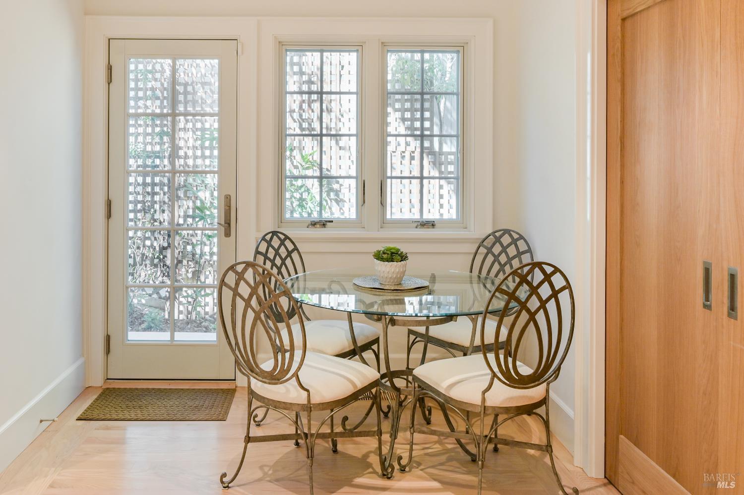 Detail Gallery Image 16 of 38 For 216 Laurel Ave, San Anselmo,  CA 94960 - 5 Beds | 3/1 Baths