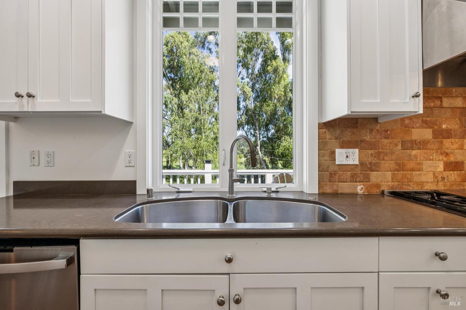 Detail Gallery Image 43 of 93 For 47 Main Dr, San Rafael,  CA 94901 - 4 Beds | 5 Baths