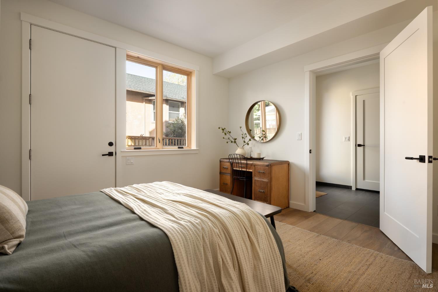 Detail Gallery Image 8 of 15 For 709 C St #2,  San Rafael,  CA 94901 - 3 Beds | 3/1 Baths