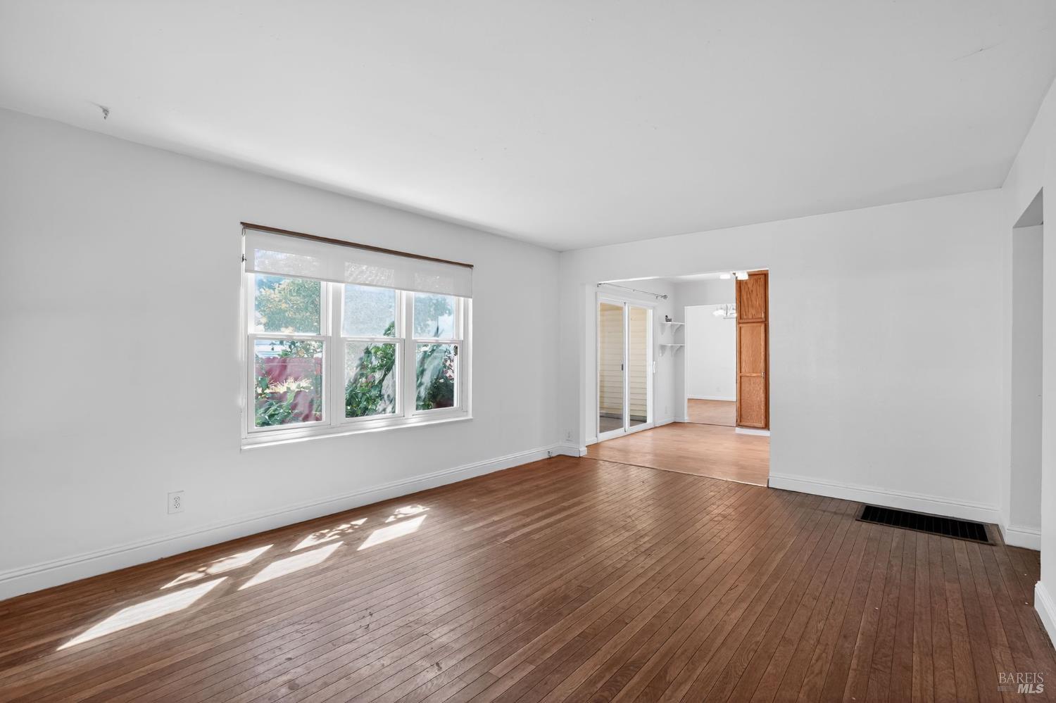 Detail Gallery Image 10 of 30 For 1565 Timothy Dr, San Leandro,  CA 94577 - 4 Beds | 2 Baths