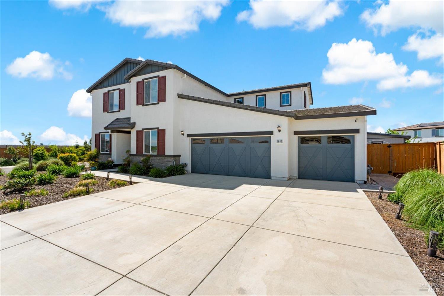 Detail Gallery Image 4 of 81 For 1685 Blossom Way, Dixon,  CA 95620 - 4 Beds | 3 Baths