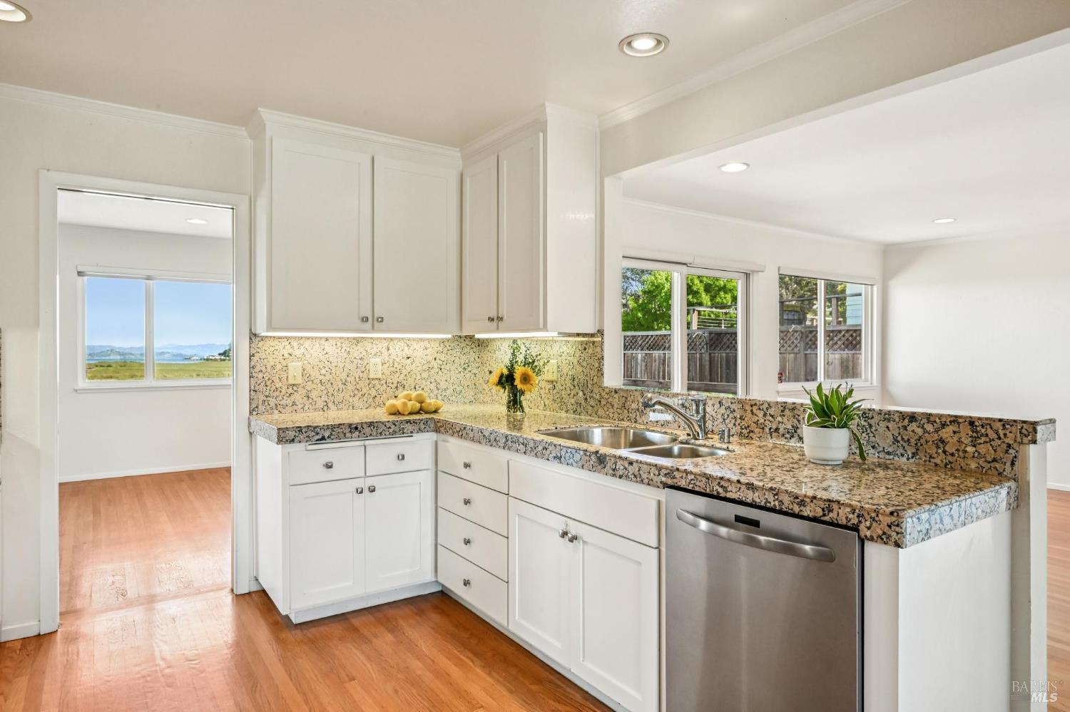 Detail Gallery Image 10 of 65 For 319 Golden Hind Psge, Corte Madera,  CA 94925 - 3 Beds | 2 Baths