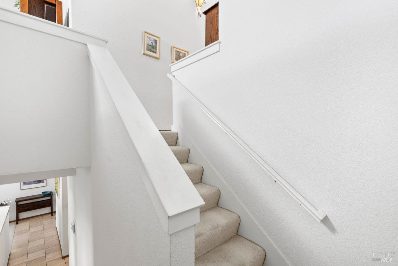 Detail Gallery Image 11 of 30 For 186 Red Hawk Rd, Novato,  CA 94949 - 2 Beds | 2/1 Baths