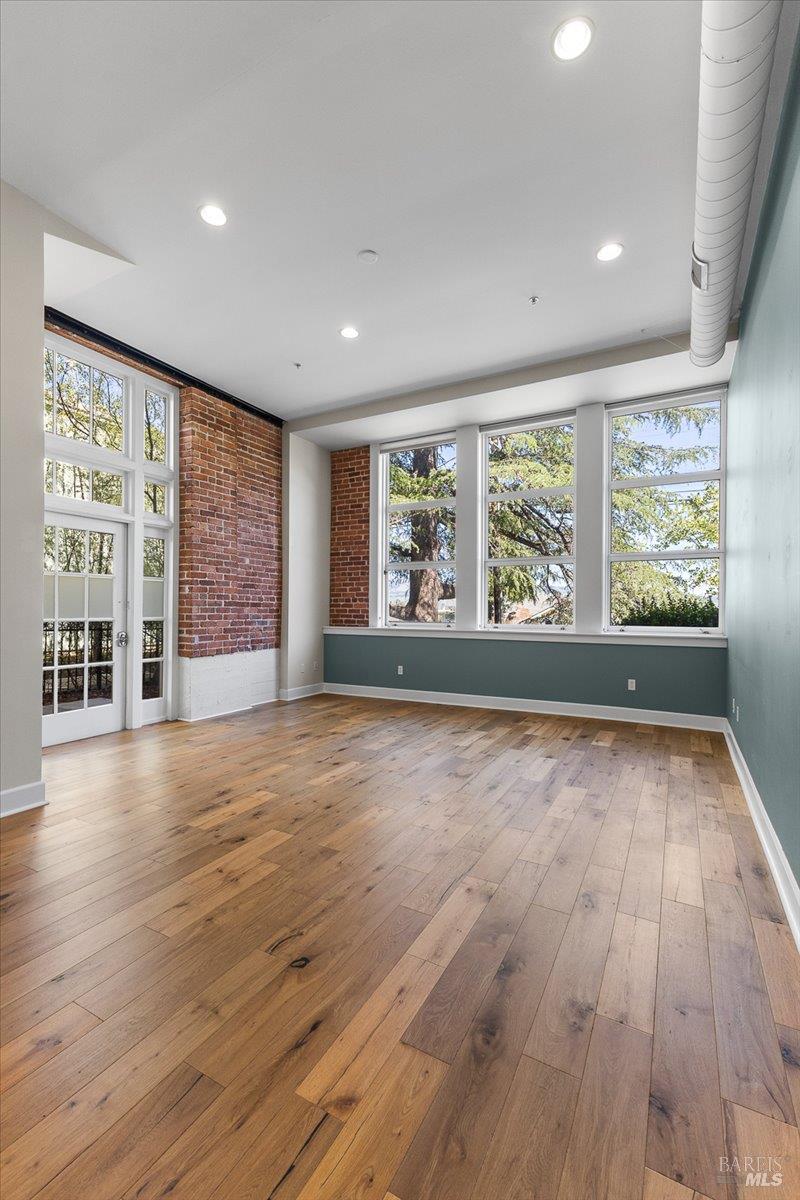 Detail Gallery Image 17 of 29 For 331 Keller St #6,  Petaluma,  CA 94952 - 2 Beds | 2/1 Baths