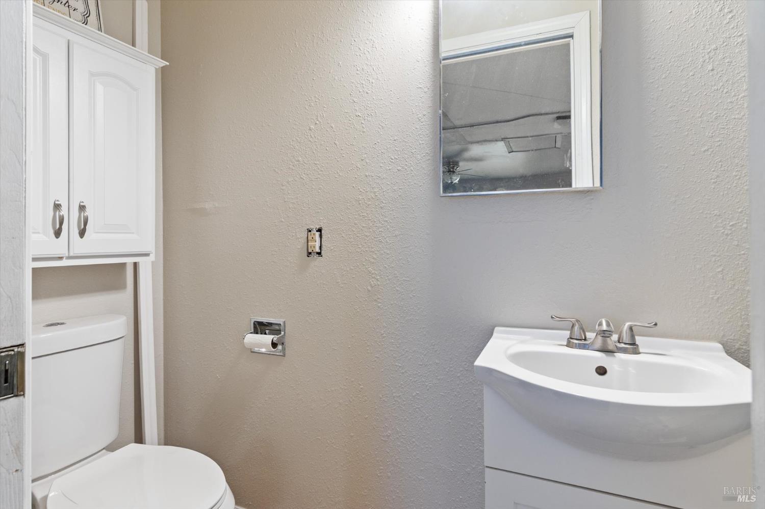 Detail Gallery Image 32 of 66 For 244 Woodhill Dr, Redding,  CA 96003 - 3 Beds | 2 Baths