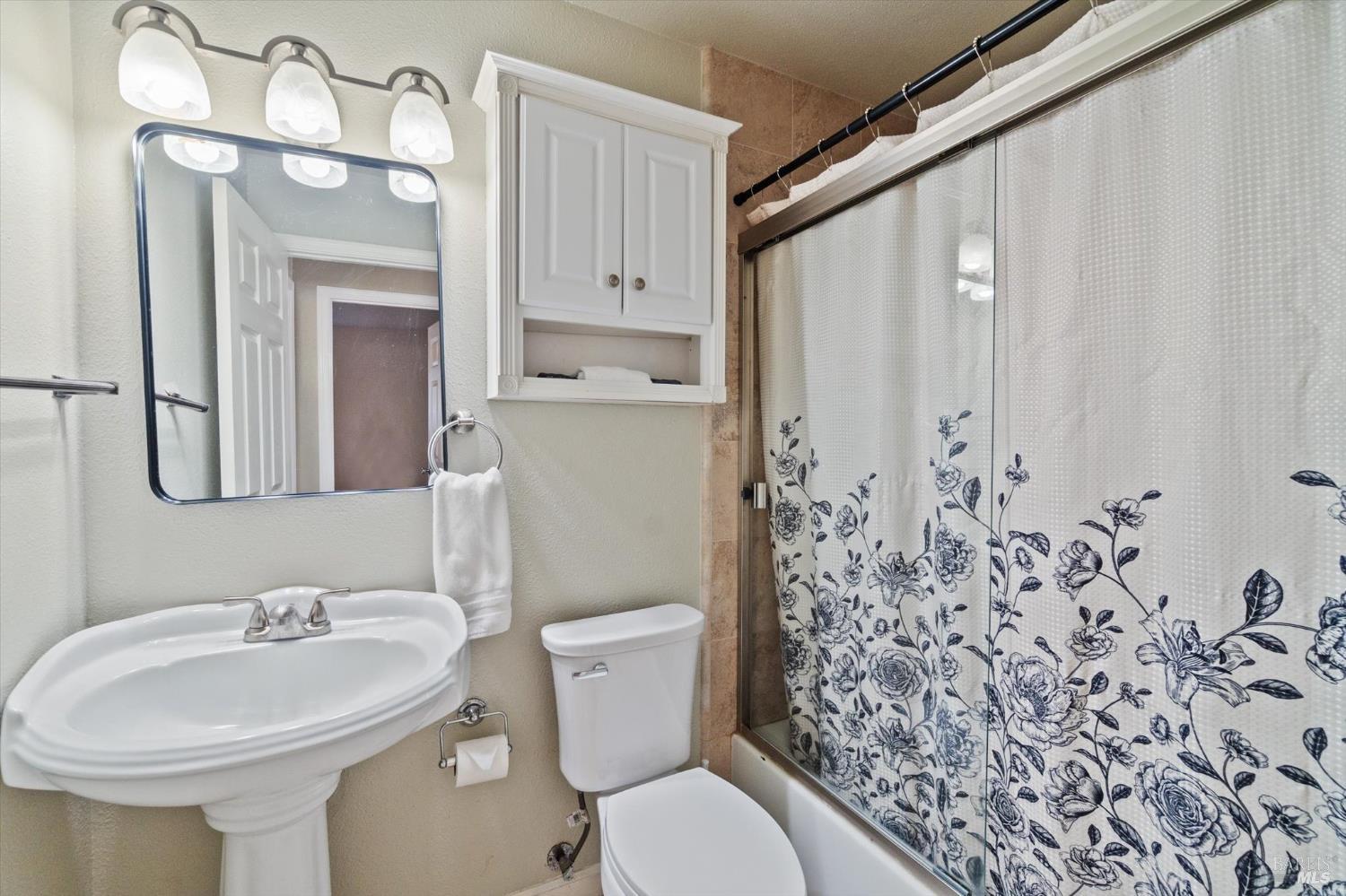 Detail Gallery Image 23 of 52 For 1723 Del Mar Ave, Redding,  CA 96003 - 3 Beds | 2 Baths