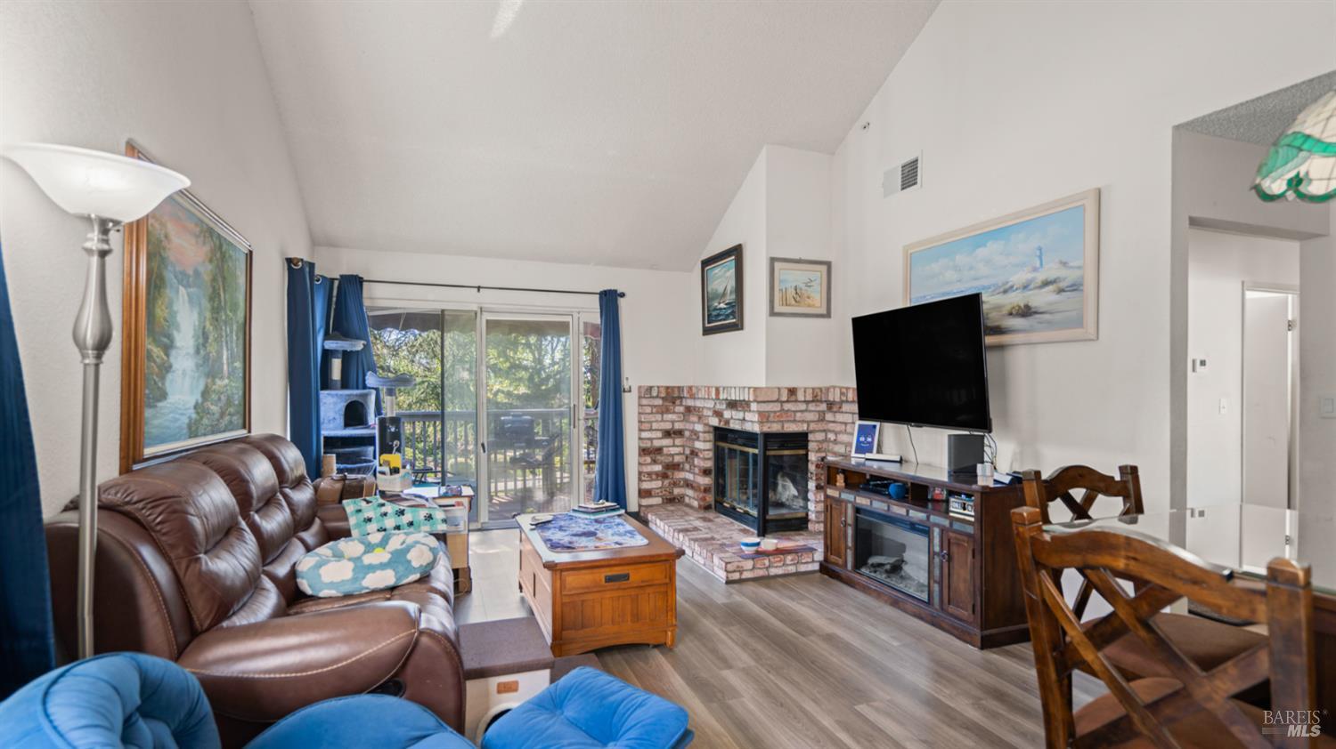 Detail Gallery Image 8 of 22 For 312 Blanchard Ln, Benicia,  CA 94510 - 2 Beds | 2 Baths