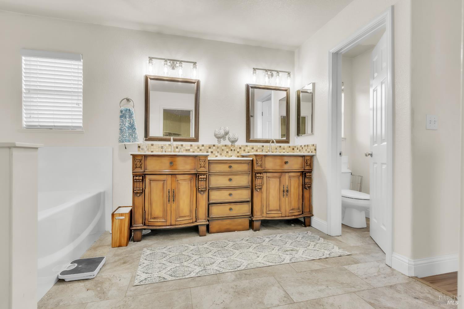 Detail Gallery Image 20 of 38 For 5089 Falls Ct, Fairfield,  CA 94534 - 4 Beds | 2/1 Baths