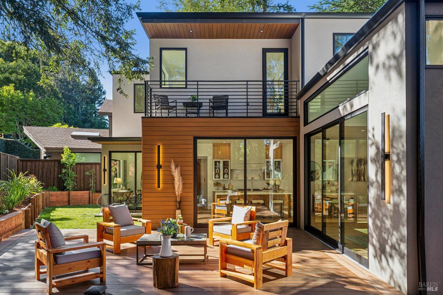 Detail Gallery Image 11 of 88 For 93 Magnolia Ave, Larkspur,  CA 94939 - 3 Beds | 3 Baths