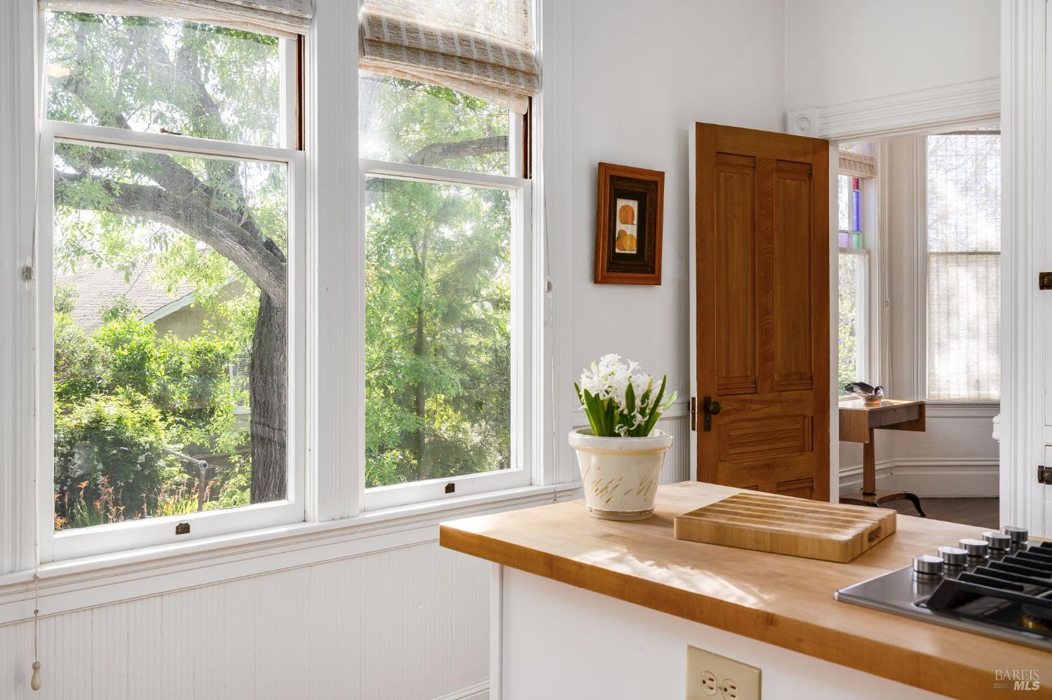 Detail Gallery Image 25 of 72 For 2230 1st St, Napa,  CA 94559 - 5 Beds | 2 Baths