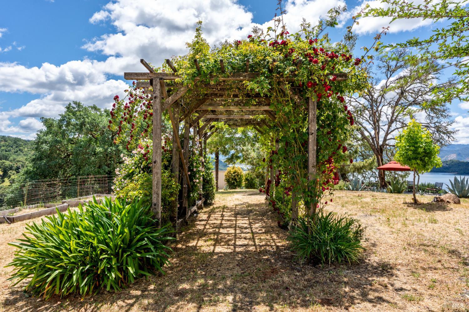 Detail Gallery Image 26 of 44 For 3760 King Ranch Rd, Ukiah,  CA 95482 - 3 Beds | 2 Baths