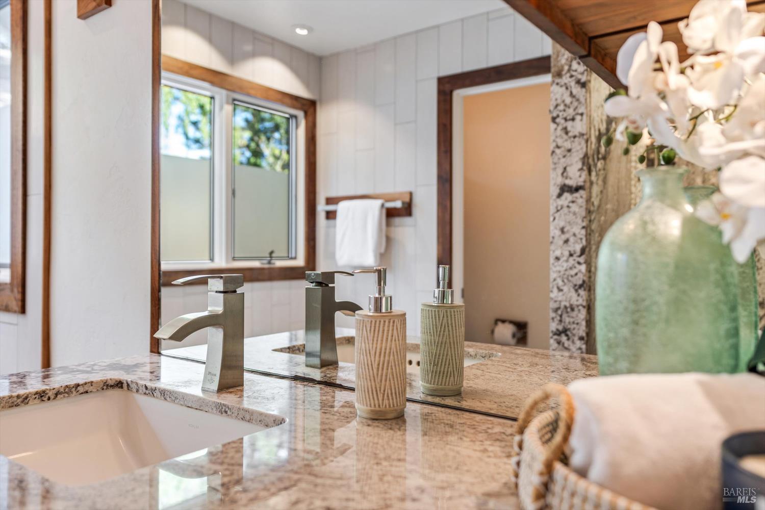 Detail Gallery Image 22 of 56 For 10014 Herb Rd, Windsor,  CA 95492 - 6 Beds | 3 Baths