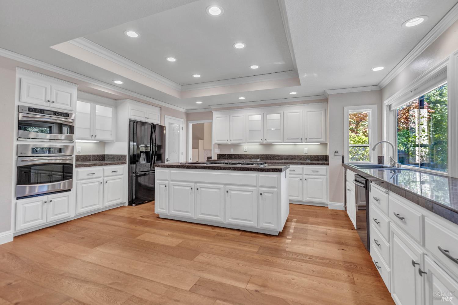 Detail Gallery Image 18 of 76 For 3229 Seminole Cir, Fairfield,  CA 94534 - 5 Beds | 3 Baths