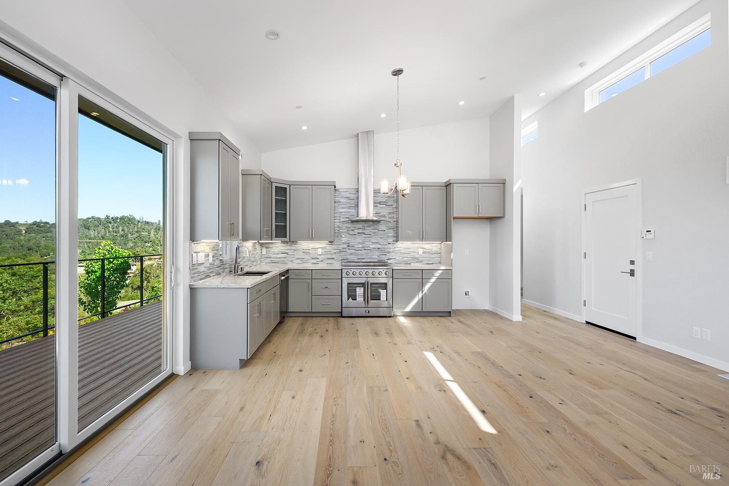 Detail Gallery Image 12 of 32 For 1292 Wikiup Dr, Santa Rosa,  CA 95403 - 2 Beds | 2 Baths