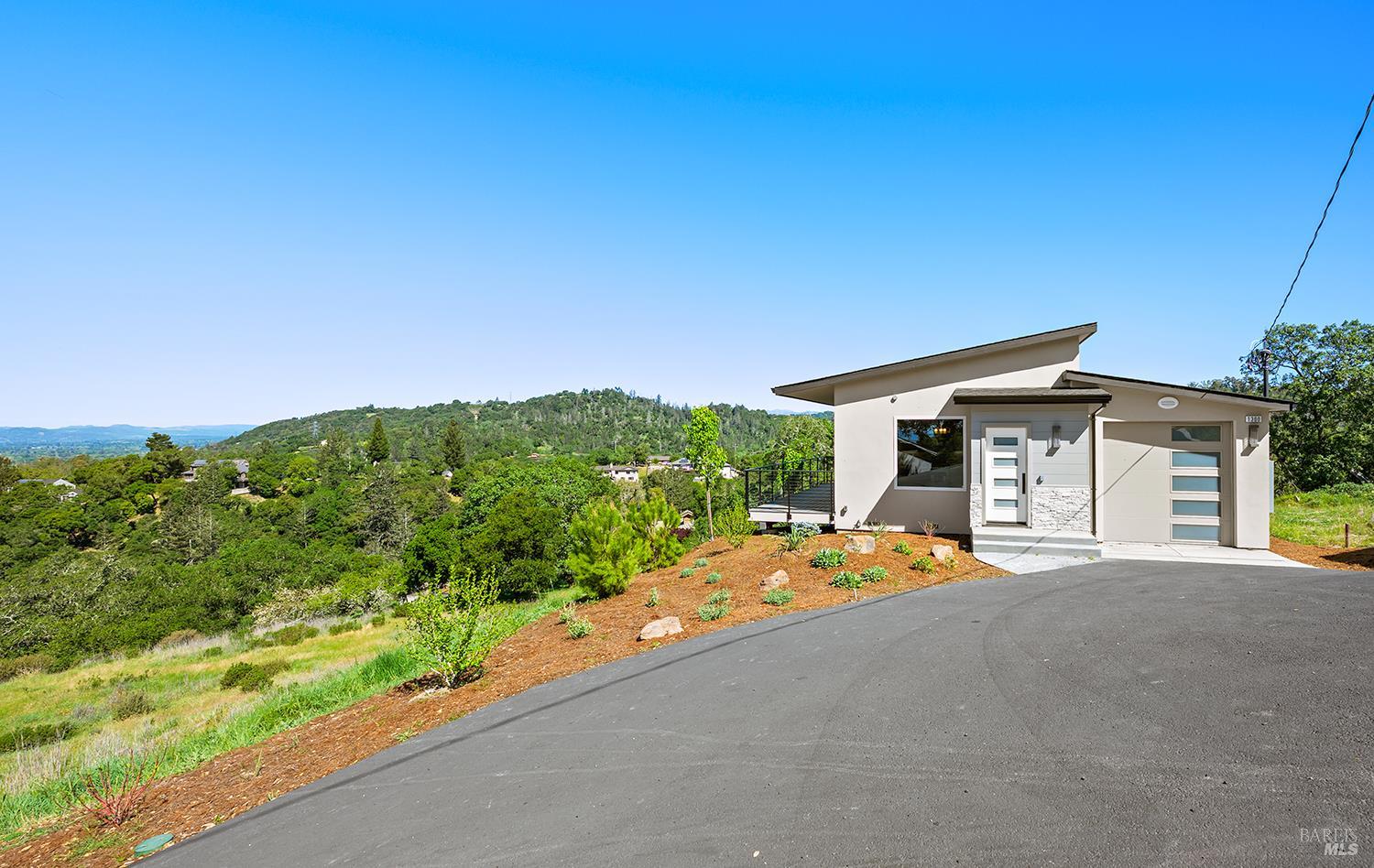 Detail Gallery Image 28 of 32 For 1292 Wikiup Dr, Santa Rosa,  CA 95403 - 2 Beds | 2 Baths