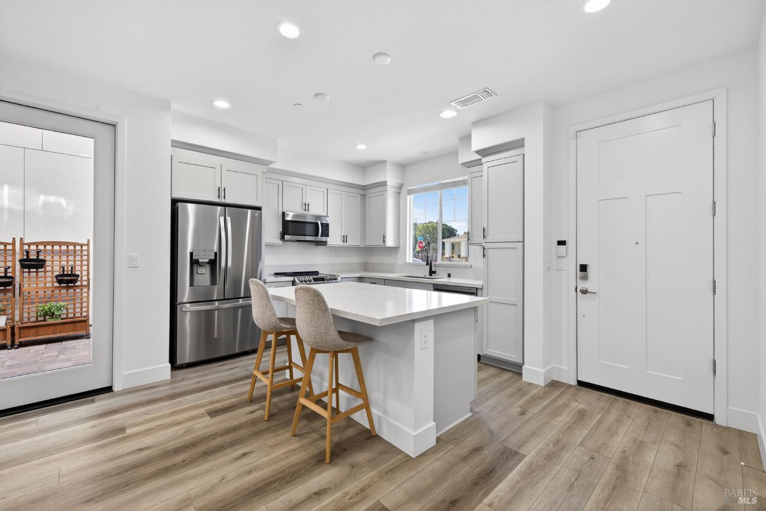 Detail Gallery Image 11 of 46 For 2782 Bella Cir, Santa Rosa,  CA 95407 - 3 Beds | 2/1 Baths