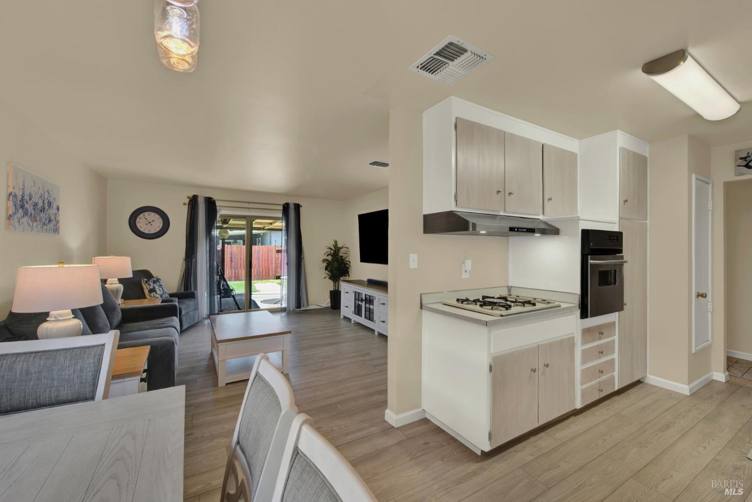 Detail Gallery Image 3 of 26 For 1624 Dover Ave, Fairfield,  CA 94533 - 3 Beds | 1 Baths