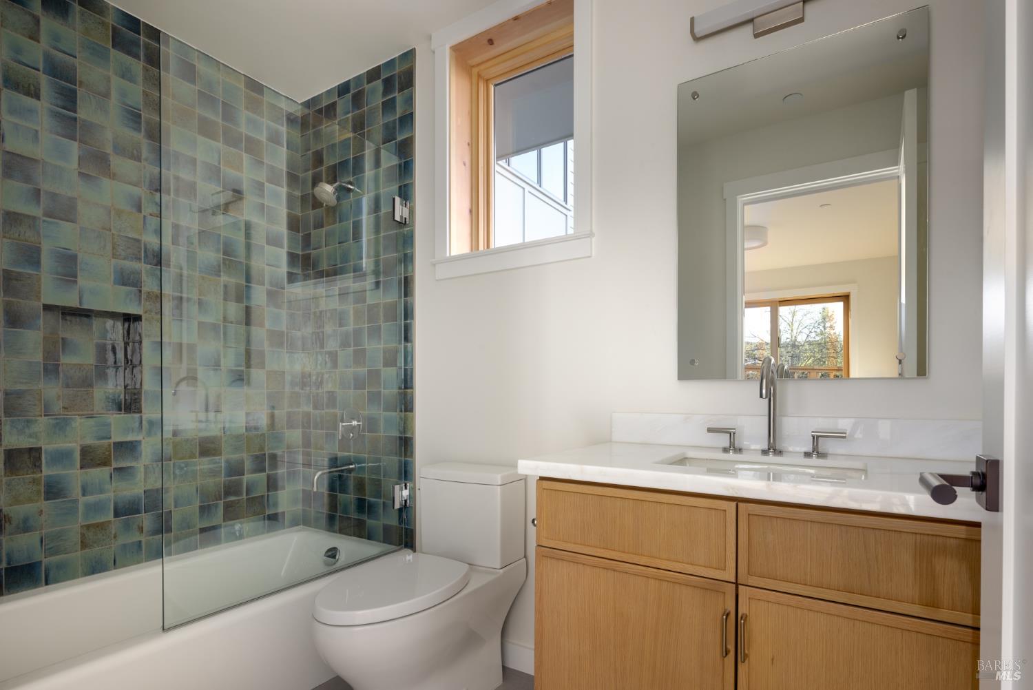 Detail Gallery Image 5 of 10 For 709 C St #3,  San Rafael,  CA 94901 - 3 Beds | 3/1 Baths