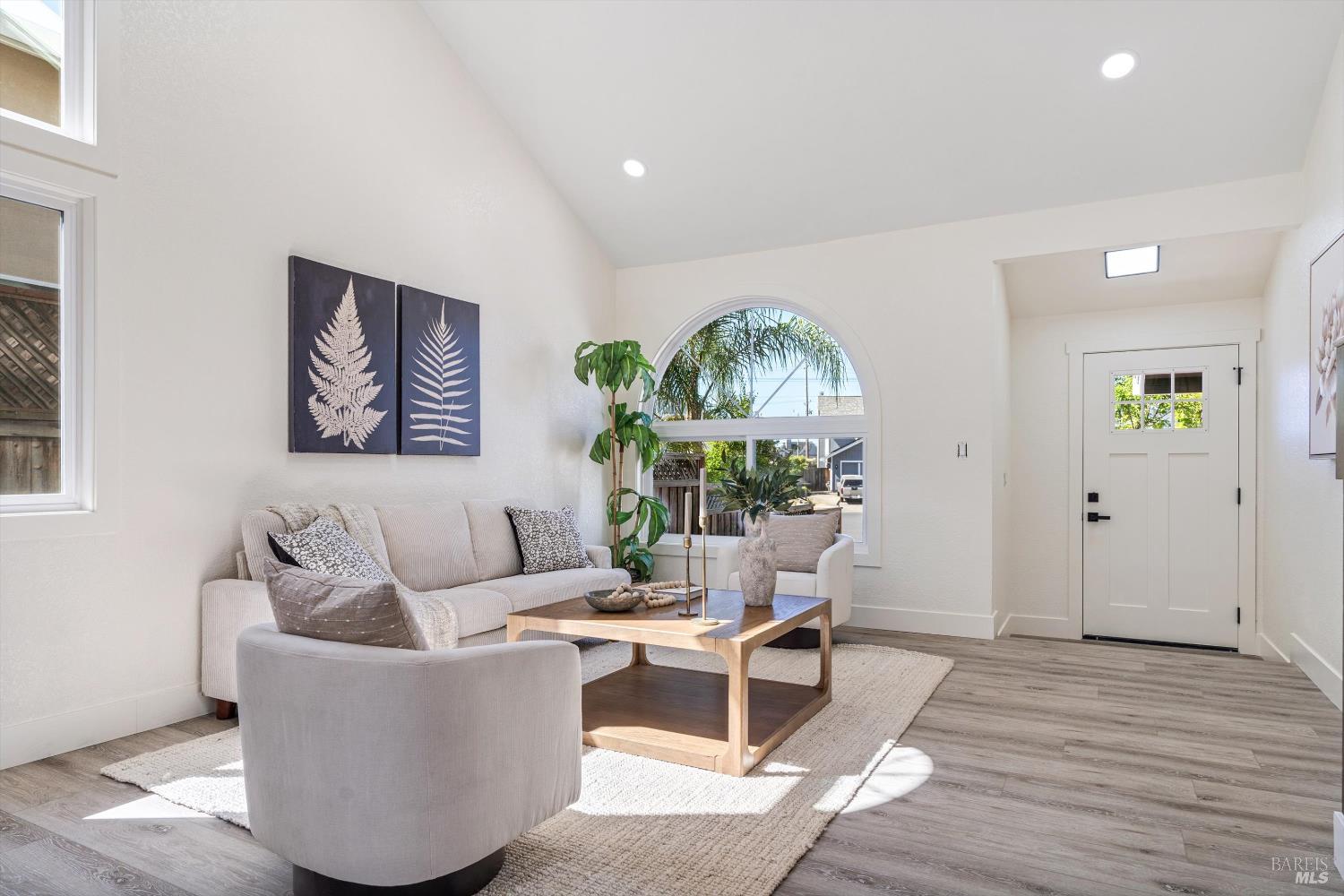 Detail Gallery Image 5 of 24 For 1741 Randon Way, Santa Rosa,  CA 95403 - 3 Beds | 2/1 Baths