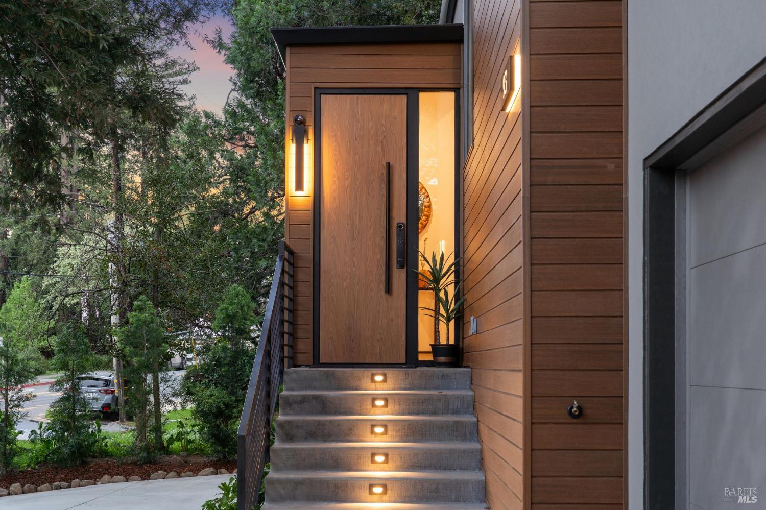 Detail Gallery Image 4 of 88 For 93 Magnolia Ave, Larkspur,  CA 94939 - 3 Beds | 3 Baths