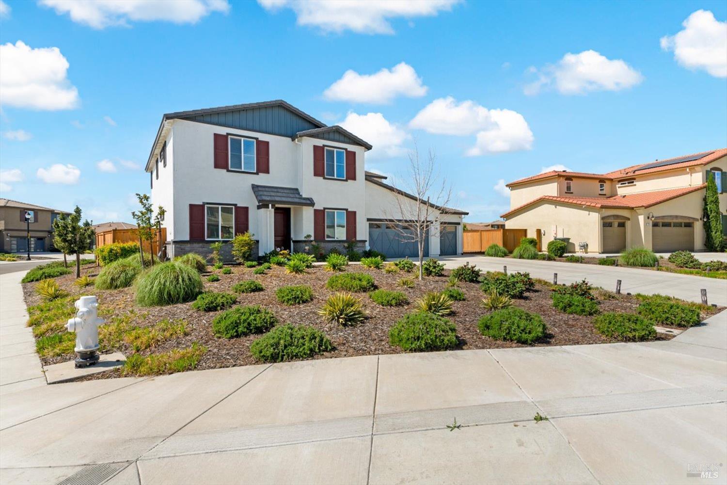 Detail Gallery Image 3 of 81 For 1685 Blossom Way, Dixon,  CA 95620 - 4 Beds | 3 Baths