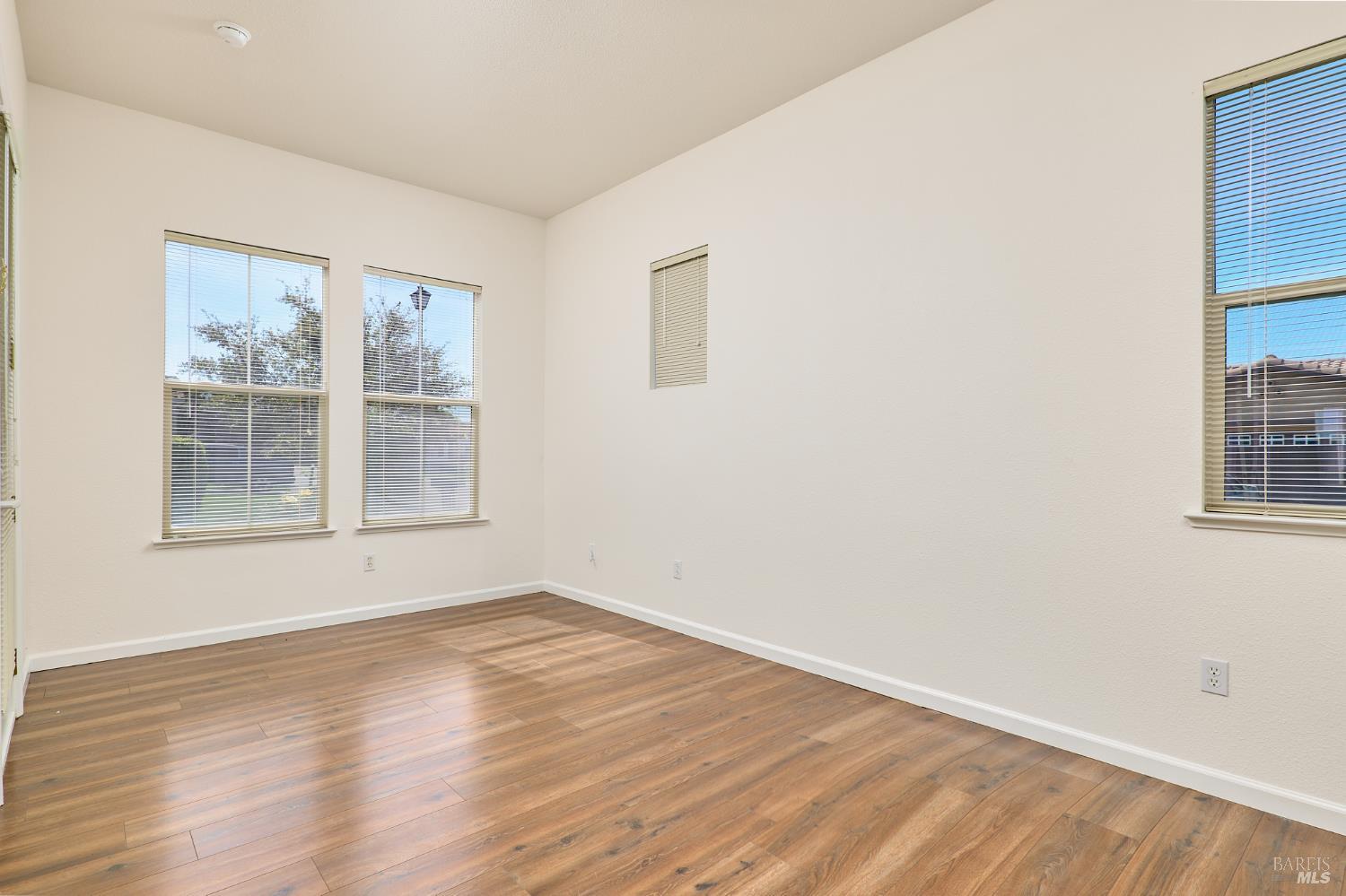 Detail Gallery Image 27 of 39 For 604 American Falls Dr, Rio Vista,  CA 94571 - 3 Beds | 3/1 Baths