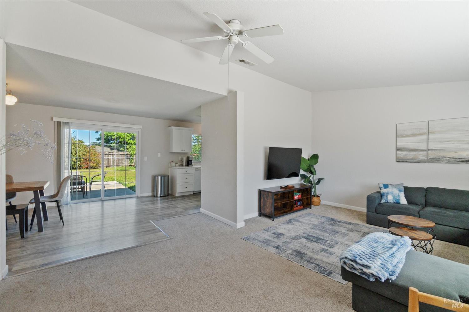 Detail Gallery Image 9 of 66 For 244 Woodhill Dr, Redding,  CA 96003 - 3 Beds | 2 Baths