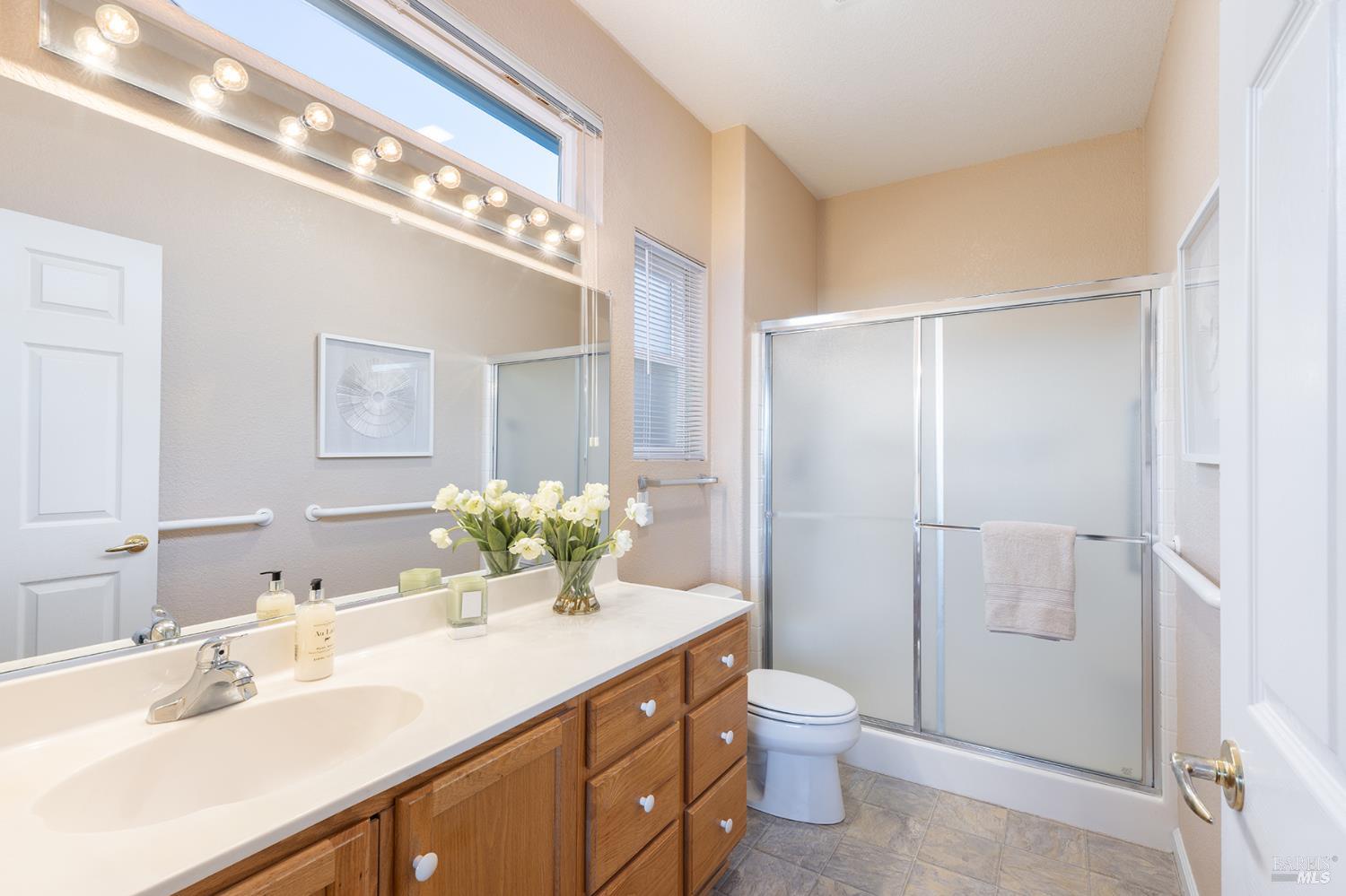 Detail Gallery Image 4 of 26 For 274 Red Mountain Dr, Cloverdale,  CA 95425 - 2 Beds | 2 Baths