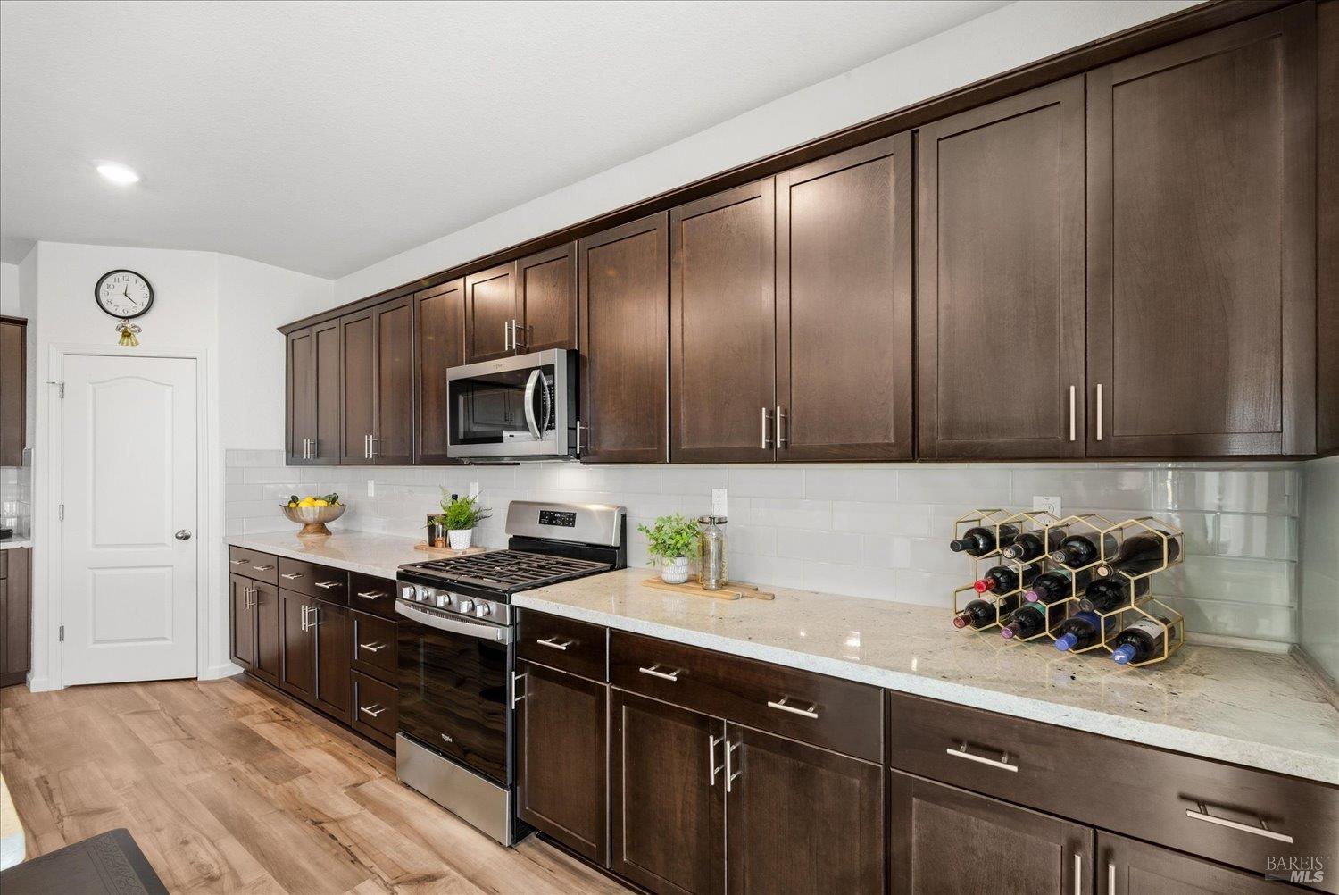 Detail Gallery Image 16 of 81 For 1685 Blossom Way, Dixon,  CA 95620 - 4 Beds | 3 Baths