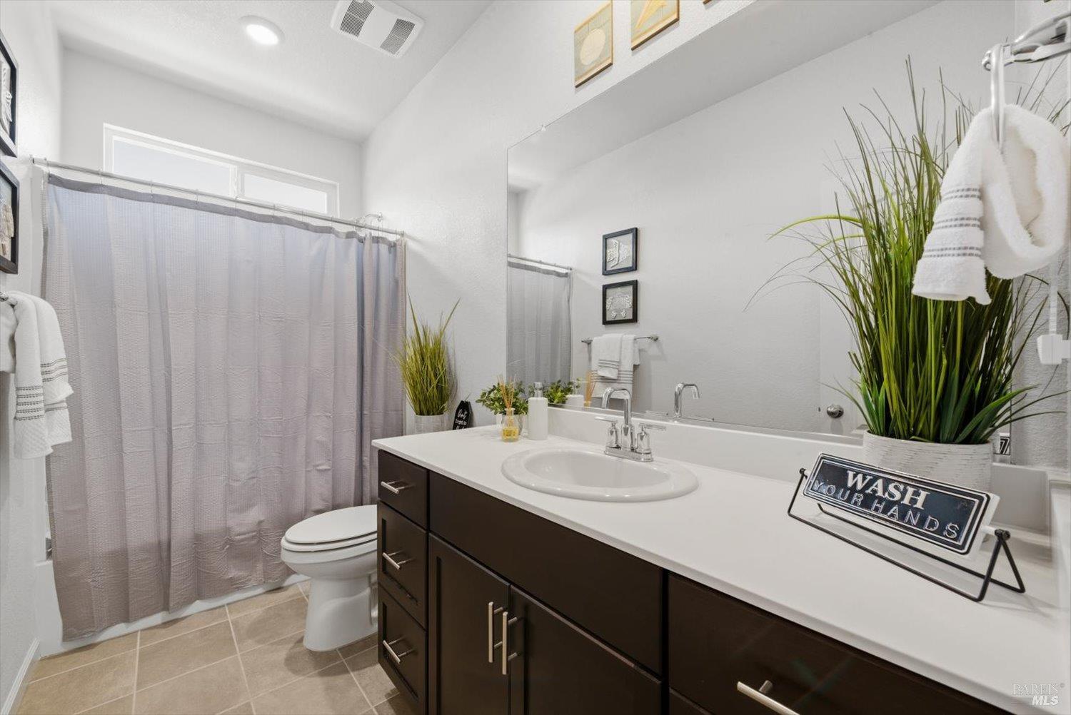 Detail Gallery Image 36 of 81 For 1685 Blossom Way, Dixon,  CA 95620 - 4 Beds | 3 Baths