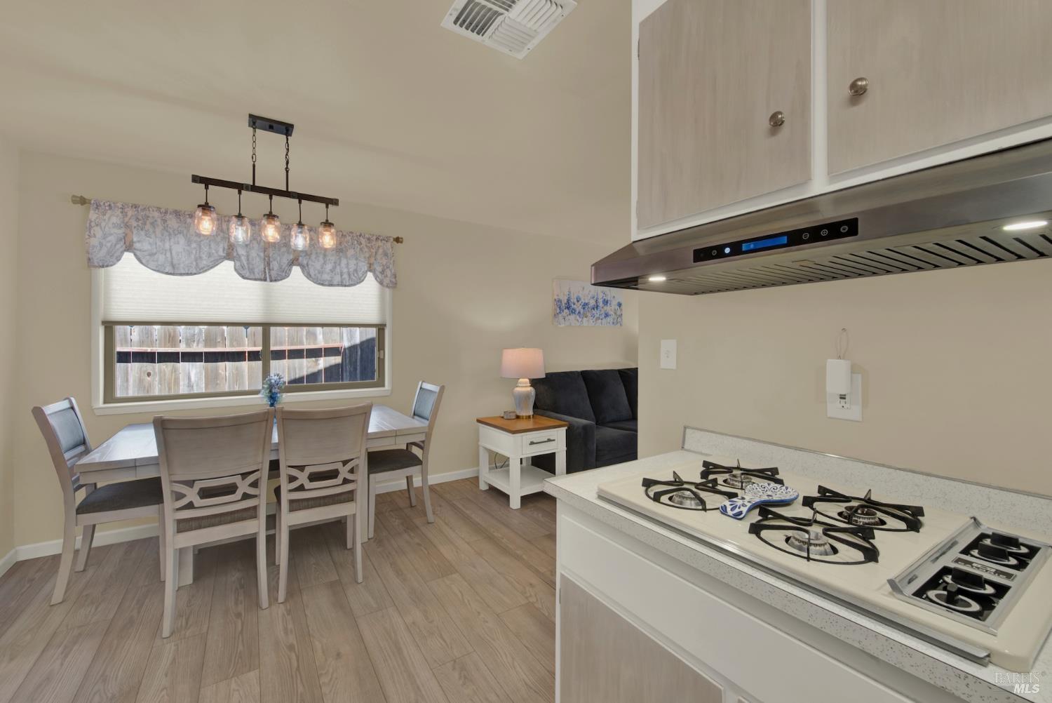 Detail Gallery Image 9 of 26 For 1624 Dover Ave, Fairfield,  CA 94533 - 3 Beds | 1 Baths