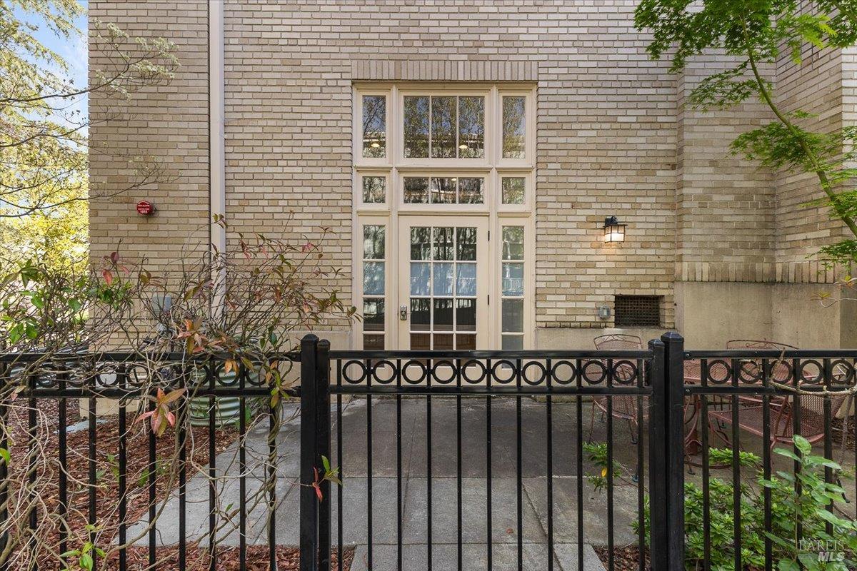 Detail Gallery Image 4 of 29 For 331 Keller St #6,  Petaluma,  CA 94952 - 2 Beds | 2/1 Baths