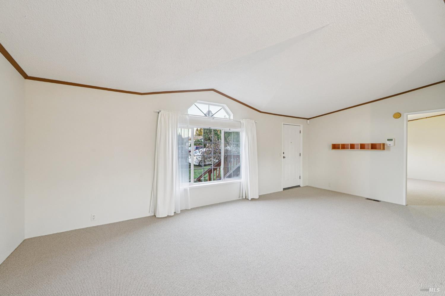 Detail Gallery Image 5 of 47 For 2704 Ridge Rd, San Pablo,  CA 94806 - 3 Beds | 2 Baths