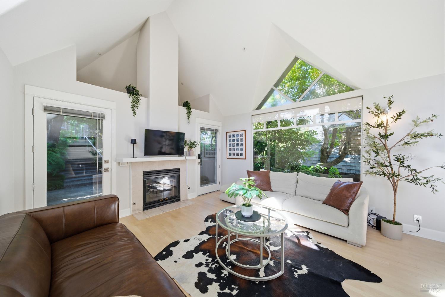 Detail Gallery Image 16 of 50 For 29 Bayview Ave #3,  Mill Valley,  CA 94941 - 2 Beds | 2 Baths