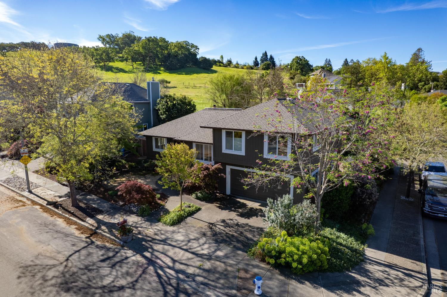 Detail Gallery Image 4 of 36 For 4808 Foxglove Ct, Santa Rosa,  CA 95405 - 4 Beds | 3 Baths