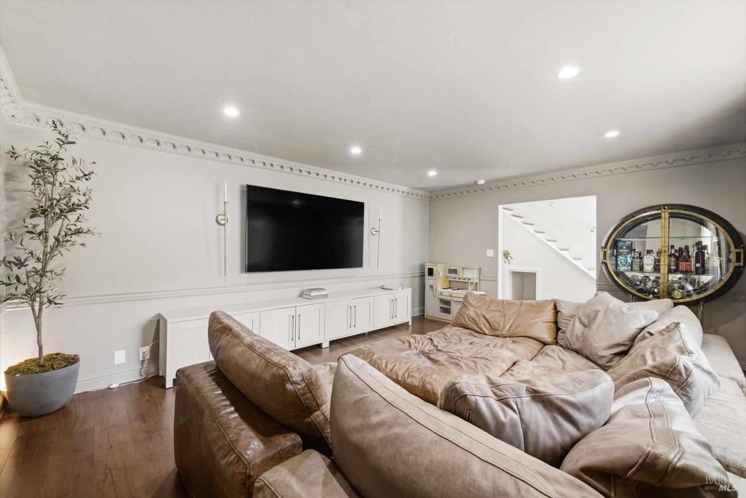 Detail Gallery Image 12 of 99 For 160 Wykoff Dr, Vacaville,  CA 95688 - 6 Beds | 4 Baths