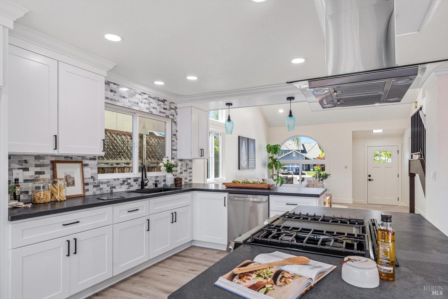 Detail Gallery Image 7 of 24 For 1741 Randon Way, Santa Rosa,  CA 95403 - 3 Beds | 2/1 Baths