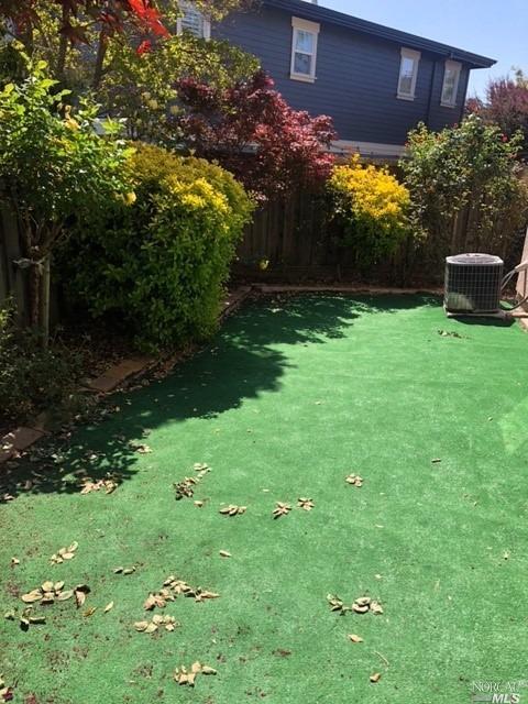 Detail Gallery Image 9 of 10 For 80 Pinheiro Cir, Novato,  CA 94945 - 3 Beds | 2/1 Baths