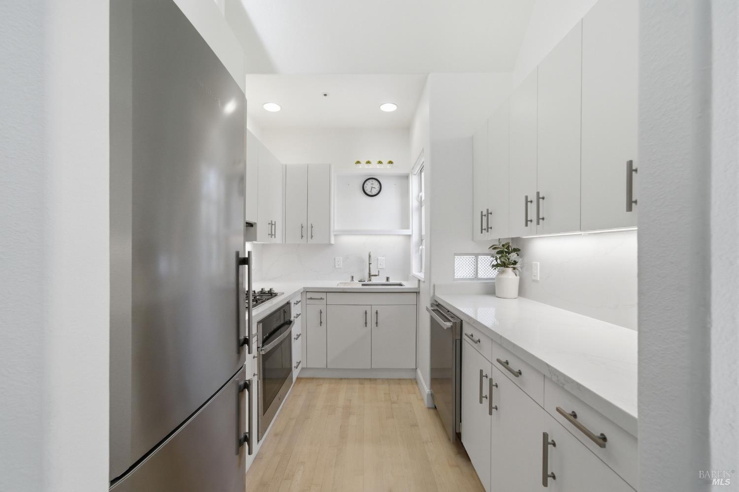 Detail Gallery Image 19 of 50 For 29 Bayview Ave #3,  Mill Valley,  CA 94941 - 2 Beds | 2 Baths