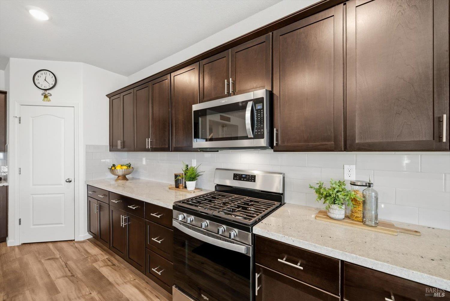 Detail Gallery Image 17 of 81 For 1685 Blossom Way, Dixon,  CA 95620 - 4 Beds | 3 Baths