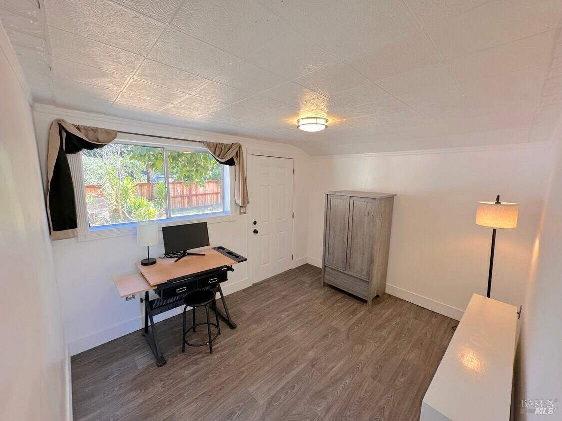 Detail Gallery Image 6 of 8 For 604 Live Oak Ave, Sebastopol,  CA 95472 - 4 Beds | 2 Baths