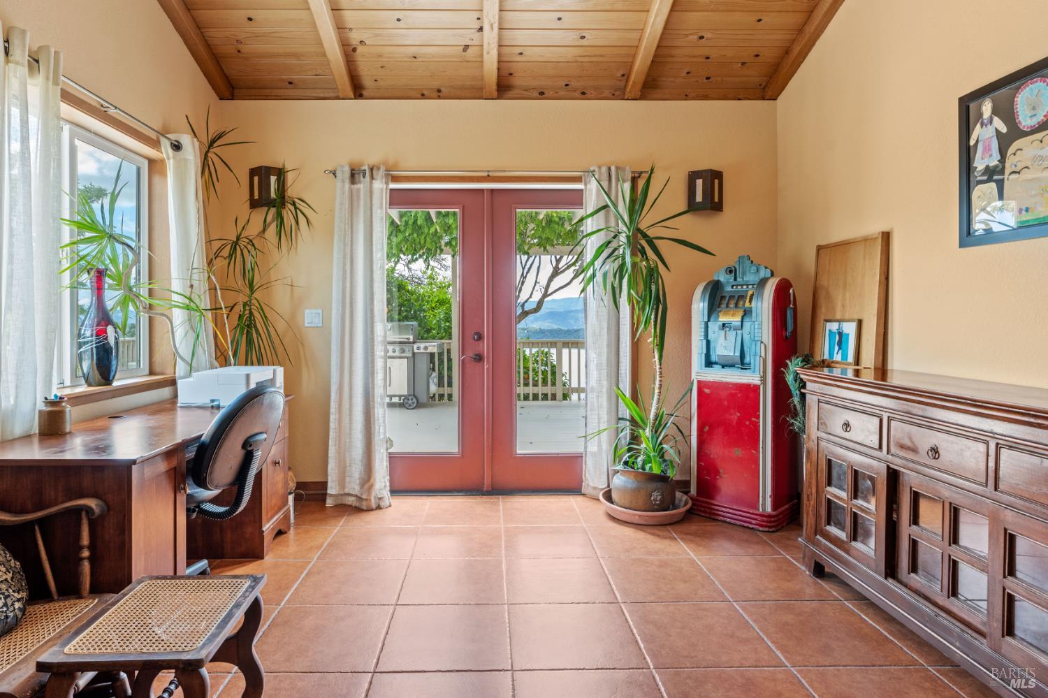 Detail Gallery Image 15 of 44 For 3760 King Ranch Rd, Ukiah,  CA 95482 - 3 Beds | 2 Baths