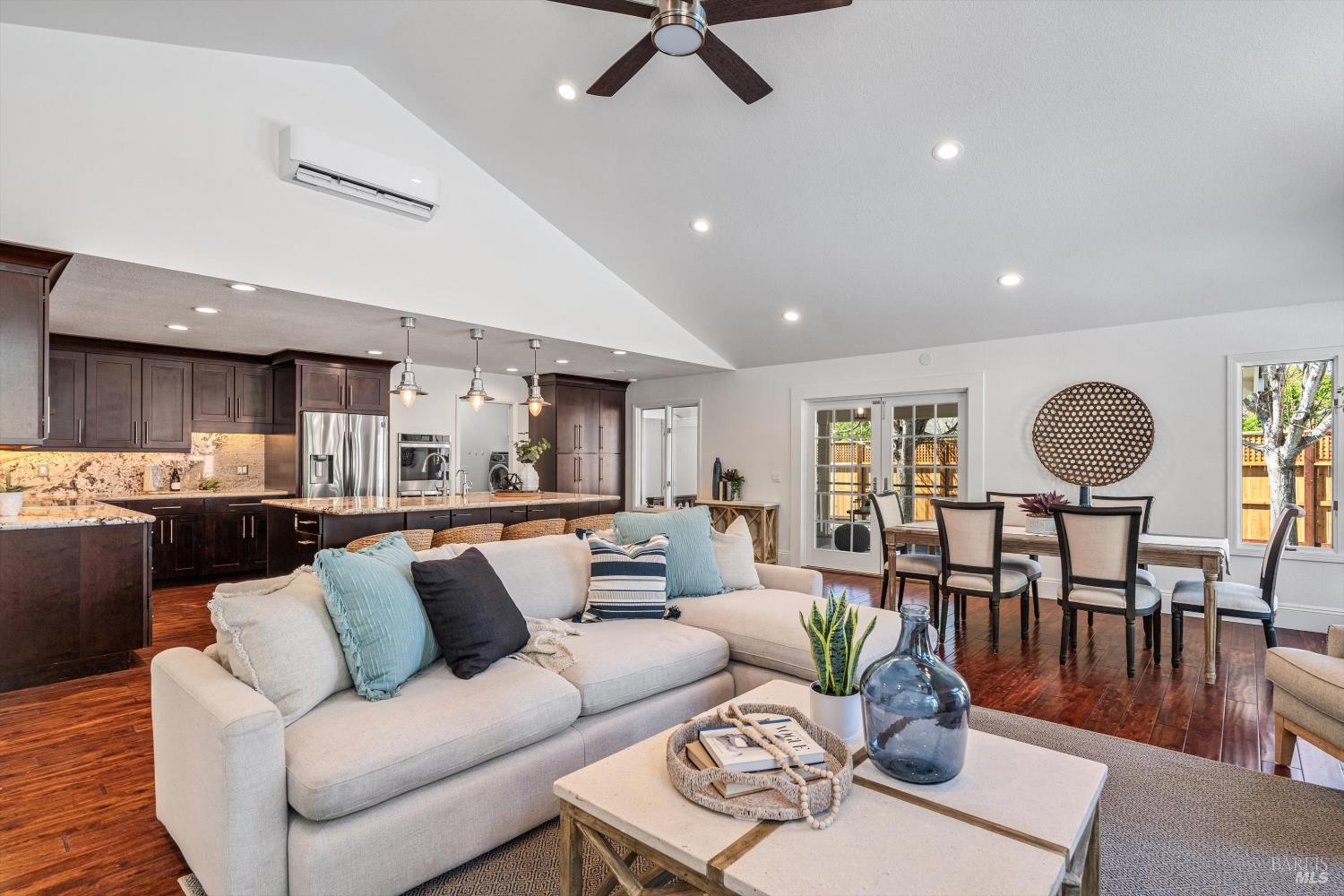 Detail Gallery Image 10 of 56 For 10014 Herb Rd, Windsor,  CA 95492 - 6 Beds | 3 Baths