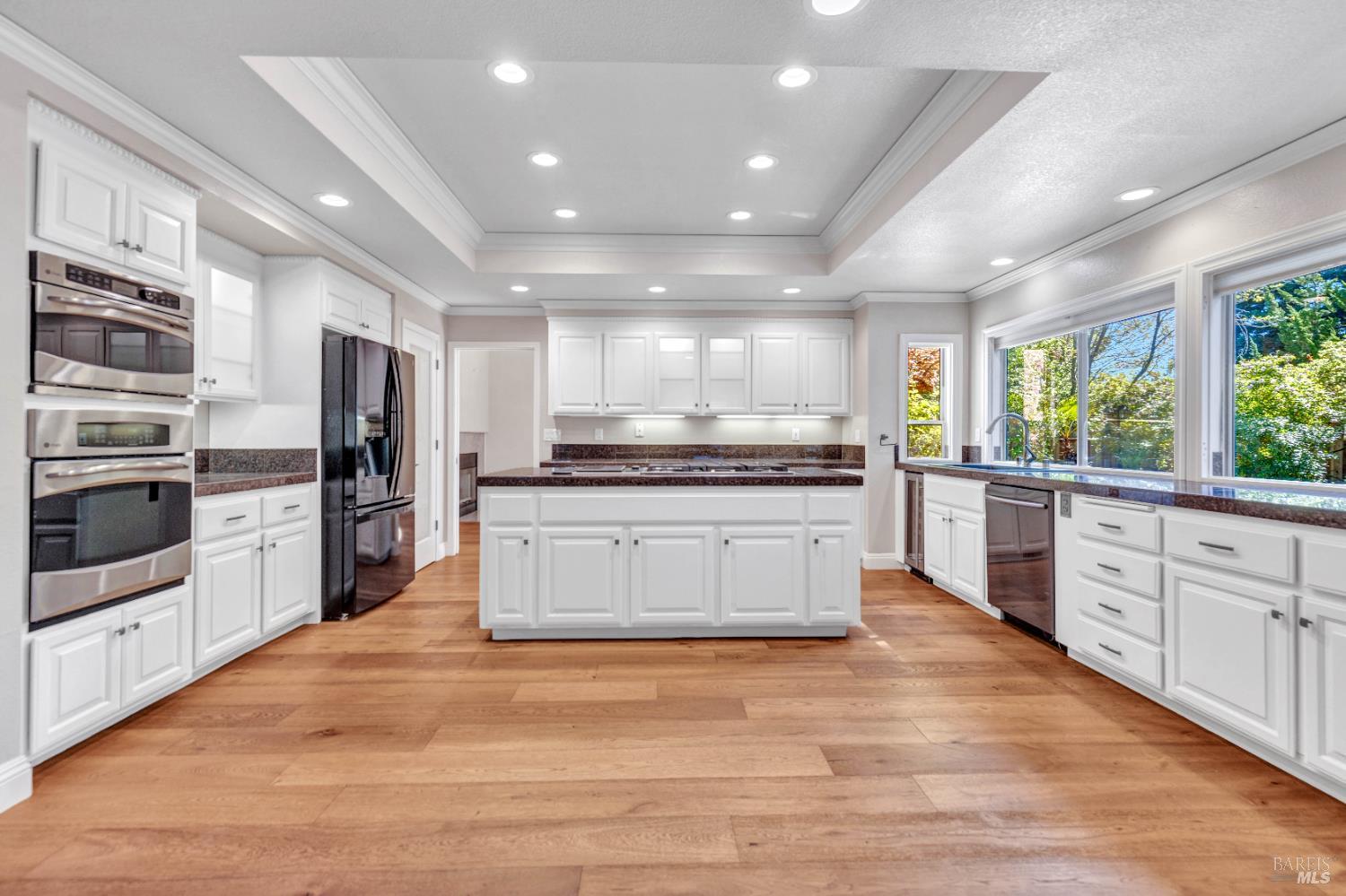 Detail Gallery Image 11 of 76 For 3229 Seminole Cir, Fairfield,  CA 94534 - 5 Beds | 3 Baths